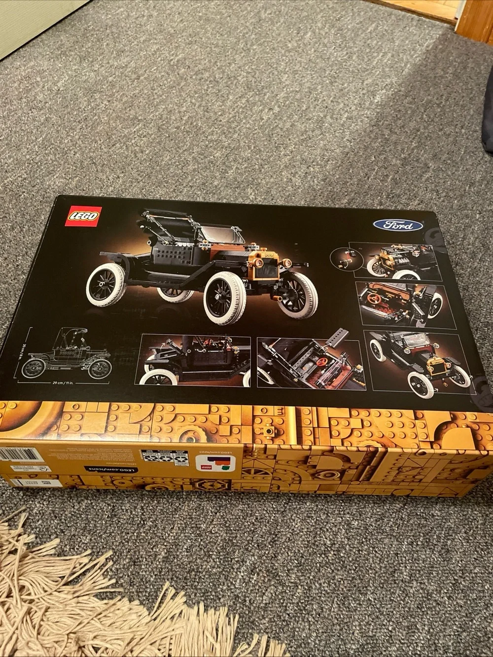 NEW IN BOX LEGO Icons Ford Model T Building Set 18+ 1060 pieces - Picture 5 of 7